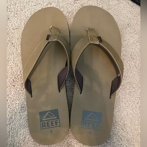 Men’s REEF sandals flip flops size 9 like new condition